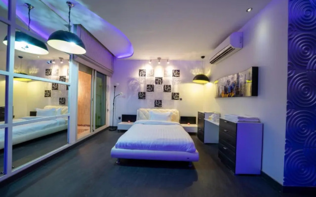 Luxury Three bedroom Apt Al Yasmin