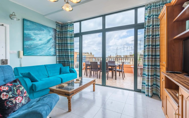 Fantastic 3 Bedroom Duplex Penthouse with Terrace