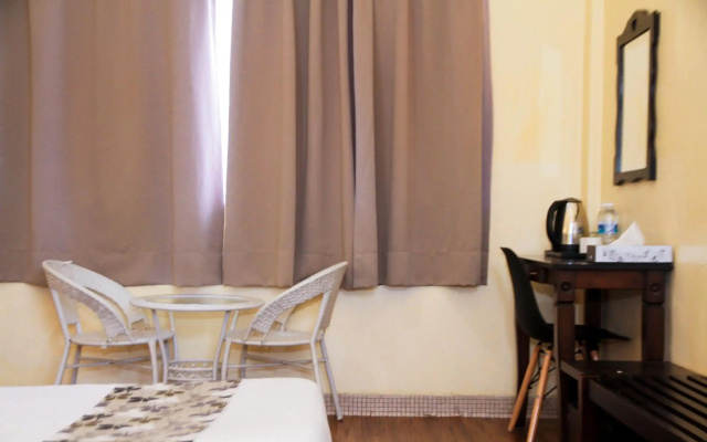 OYO 703 Myra Hotel