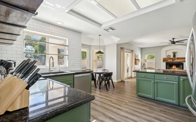 Red Mountain Retreat 5 BDR w/ Heated Pool!