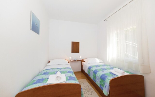 Beautiful Home in Vinisce With Wifi and 2 Bedrooms