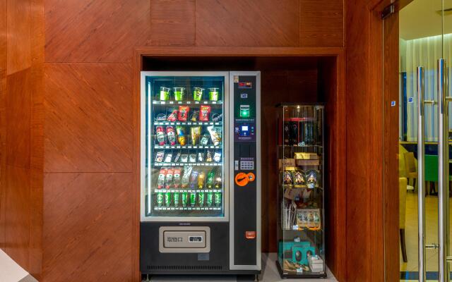 Holiday Inn Shanghai Jing'an by IHG