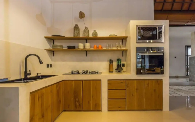 Charming 3 Bedrooms Villa Beach Walking Distance