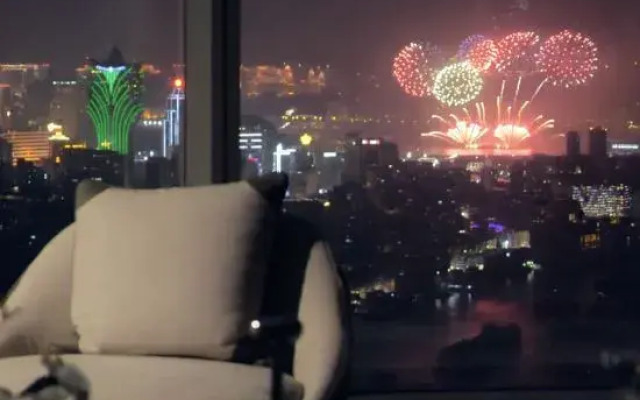 A hotel apartment that wants to make money.