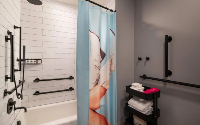 Moxy Portland Downtown