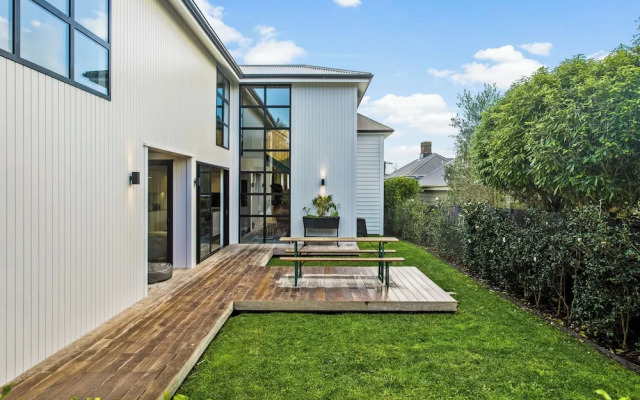 Timeless Executive Family Home - Spa