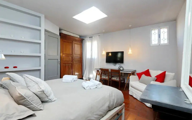 Trastevere Large Apartment With Terrace