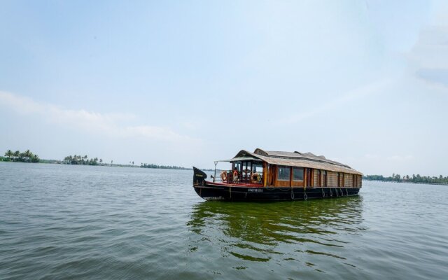 OYO 13525 HouseBoat My Trip Deluxe 3 BHK Private