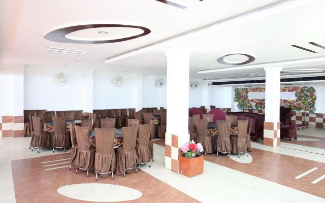 OYO 13365 Hotel Teg Royal
