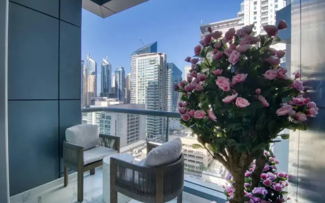 Wonderful 2BD with full Dubai marina view