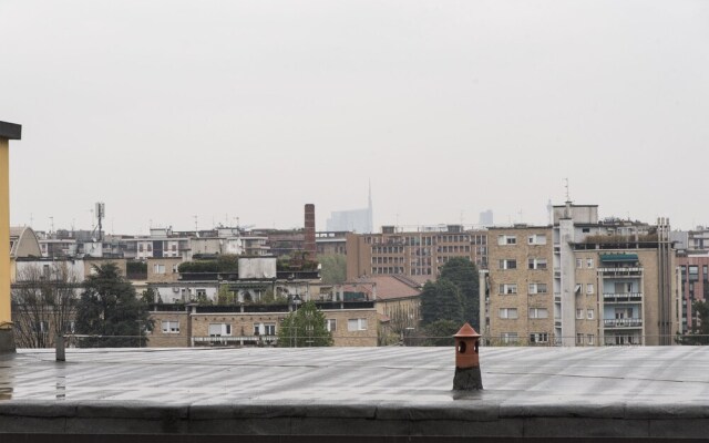 High Rise Studio Flat near Metro Stop