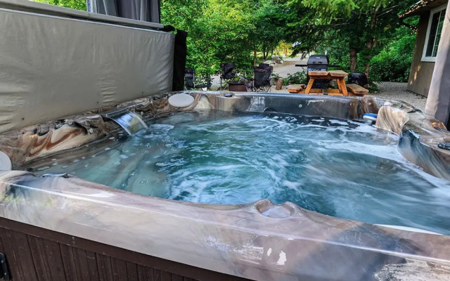 Barefoot Villas Cabin 1 Beaver w/ Hot tub