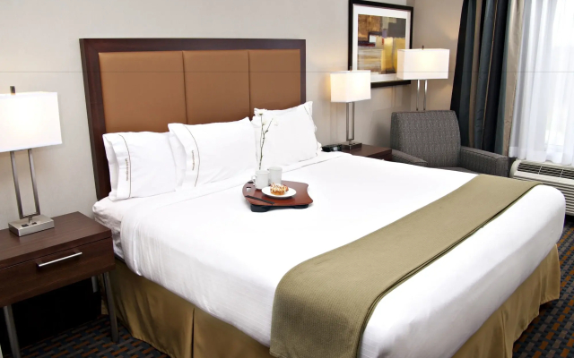 Holiday Inn Express Pembroke by IHG