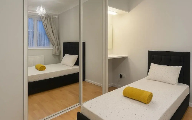 House - Sleeps 7 - Pet Friendly - Garden - Parking
