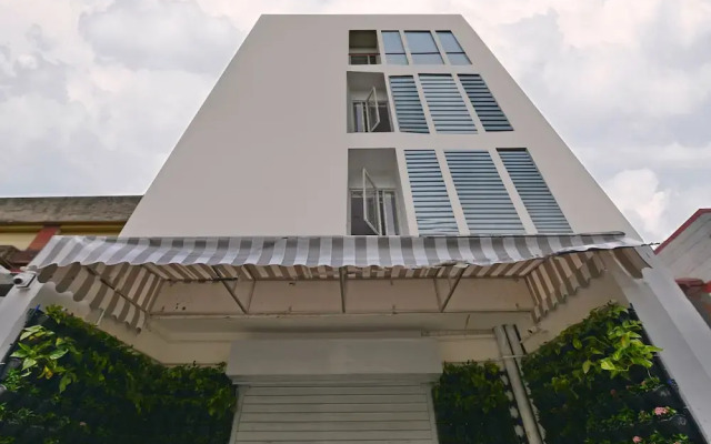 OYO Townhouse 539 Transit Express