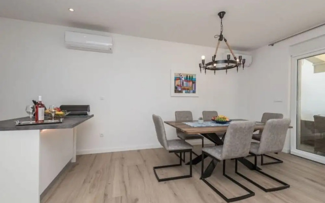 Ema With Pool & Sauna