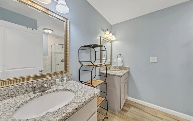 Lakefront 226 3 Bedroom Condo by Redawning