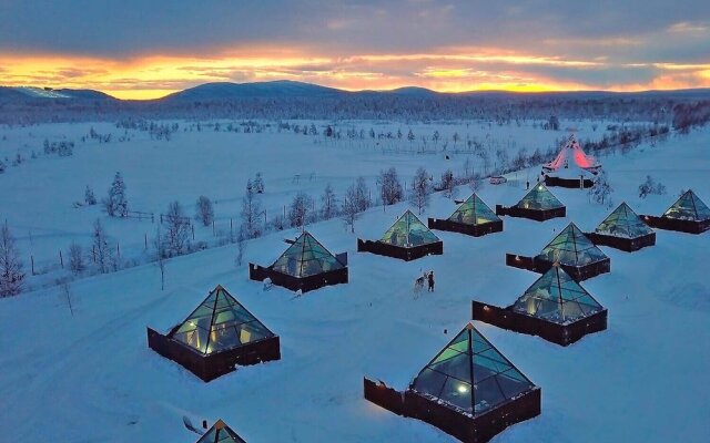 Aurora Pyramid Glass Igloos