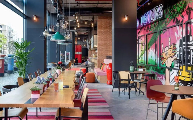 Moxy Lisbon City