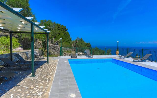 Antigoni Villa Tria in Longos