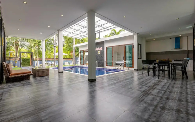 4 Bedroom Modern Pool Villa BL10