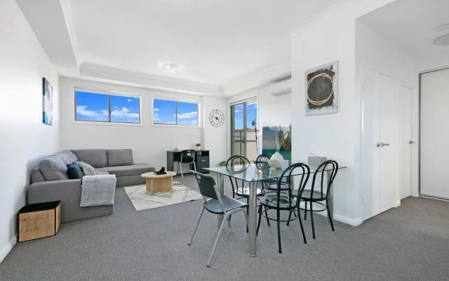 Wentworthville 2 Bedrooms Apartment with Free Parking by KozyGuru