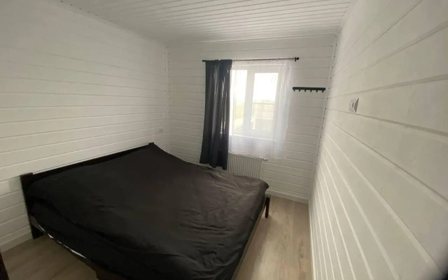 Дом у пруда