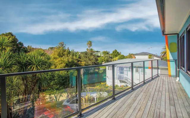 Artist's Colourful Casa with Spa Pool