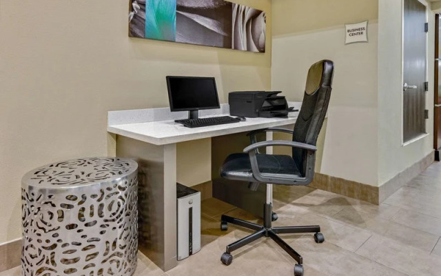 La Quinta Inn & Suites Dallas - Las Colinas