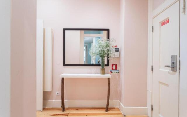 Baixa Cozy 2BR with AC - by LU Holidays