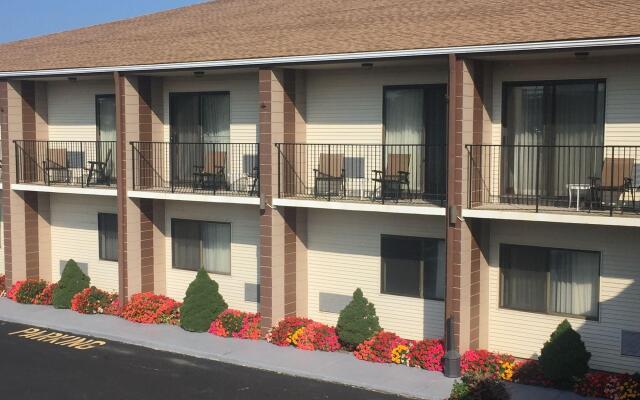 Red Roof Inn & Suites Newport – Middletown, RI