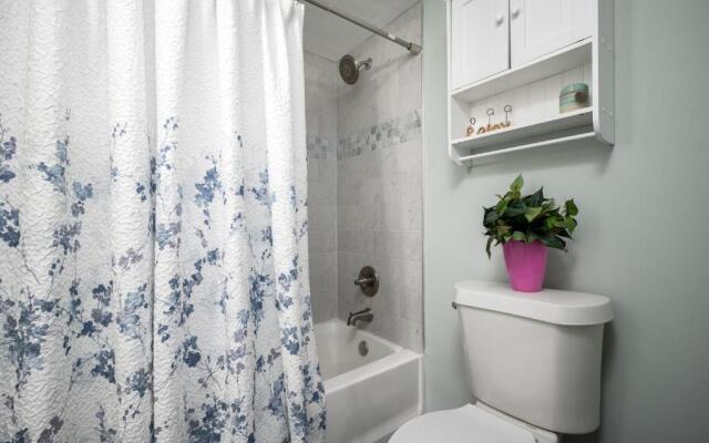 Beachcomber 304, 2BRs, Pool, Beach, Near Mayo Clinic, Sleeps 4