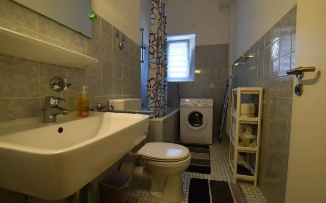 Tolstov-Hotels Big 2 Room City Apartment