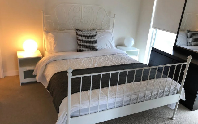 Deluxe Corner Suite - By Elite Suites