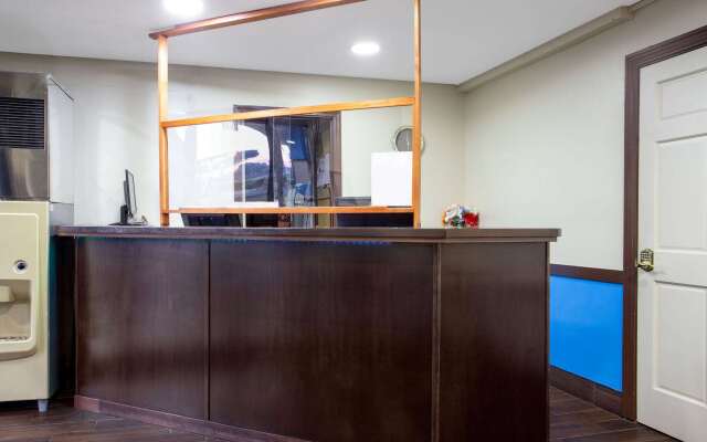 Travelodge by Wyndham Richmond IN