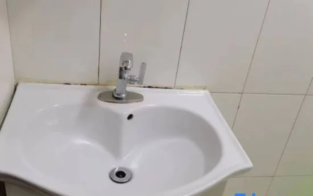 Jingjiang Homestay (Jiangbian Square) – Bathroom – Yichun