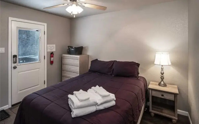 Lassie's Lodge - Three Bedroom Cabin