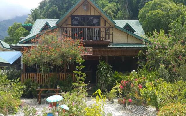 Bamboo House Beach Lodge & Restaurant