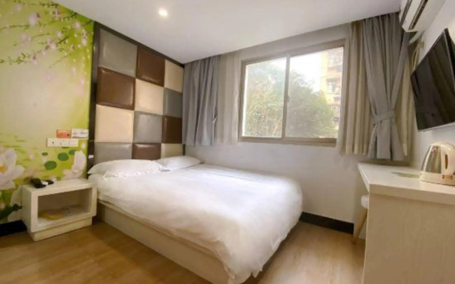 Pod Inn Hotel (Shanghai Hongqiao Airport Songhong Road Subway Station)