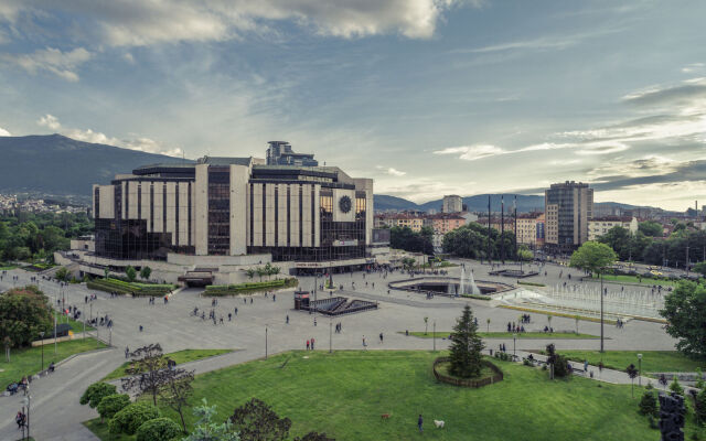 Rosslyn Central Park Hotel