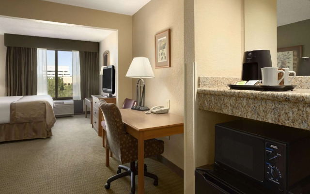 Wingate by Wyndham Little Rock