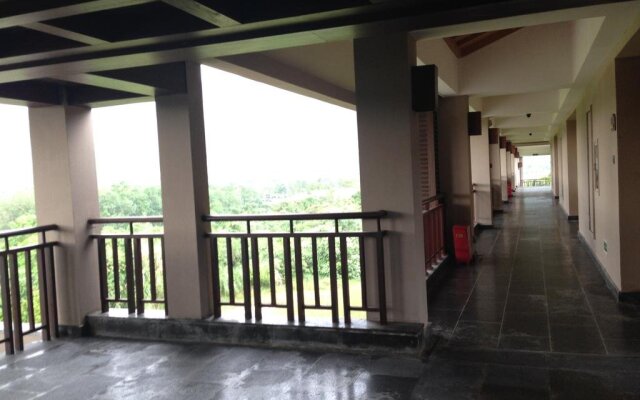 Hainan Qixian Yaochi Springs Resort