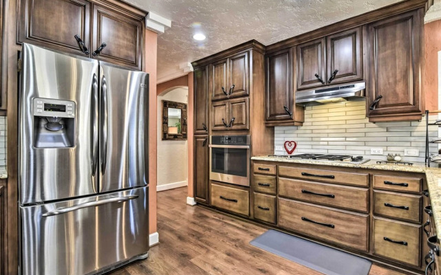 Milwaukie Vacation Rental w/ Backyard, Office