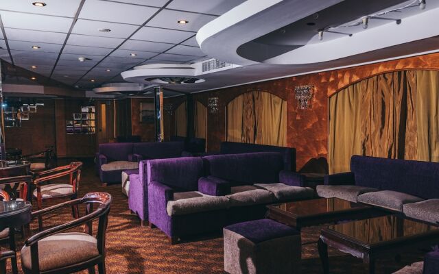 Queen isis floating hotel in minya