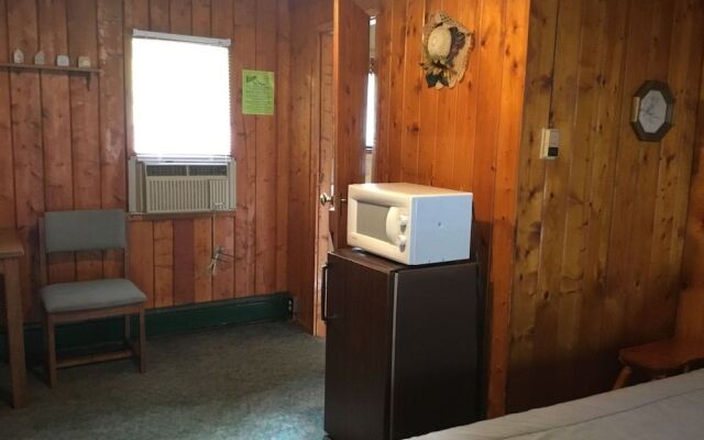 Pines Motel