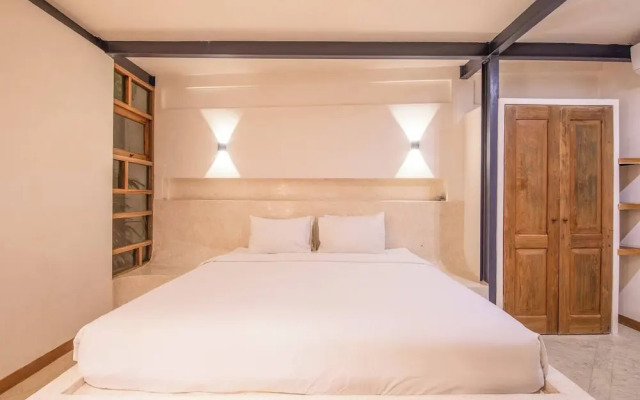 Modern 2-br Art Deco Villa, 800m From the Beach
