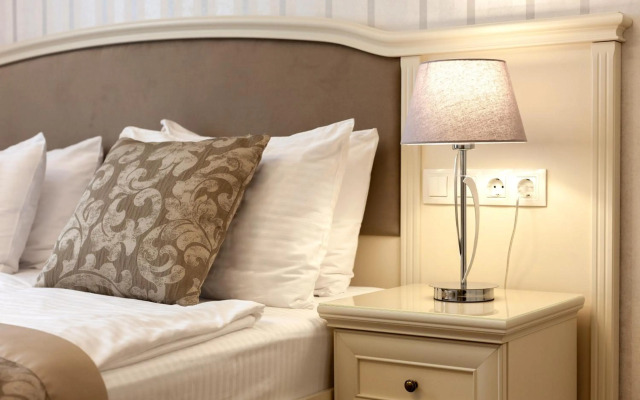 Royal mini-apart hotel on Serbska 6