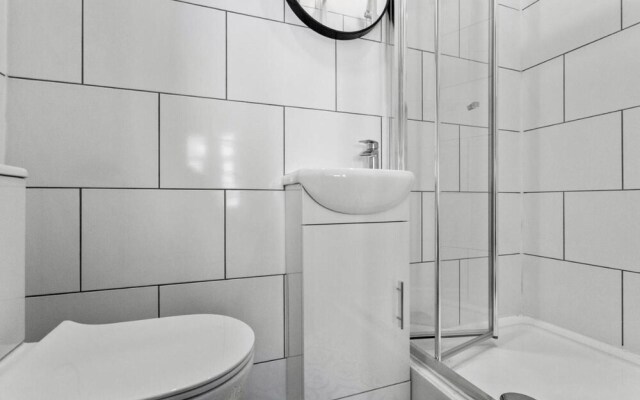 Stunning Very Large Studio in Coventry