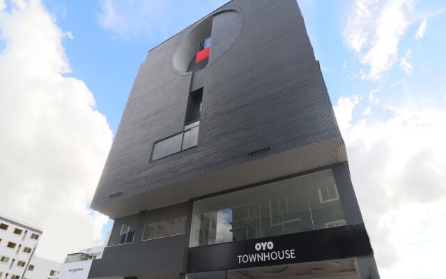 Sumithra Inn by OYO Rooms