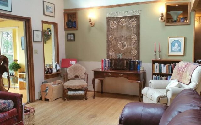 Dolphin House  Bed & Breakfast